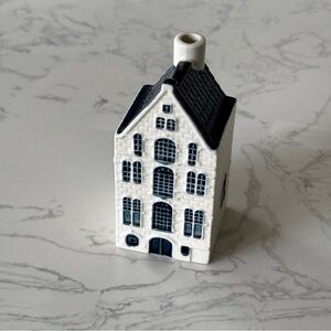 KLM #37 Blue Delft House by BOLS